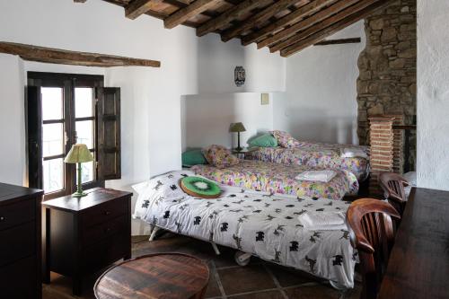 Giường trong phòng chung tại Casa Rural Los Sentidos Jimena