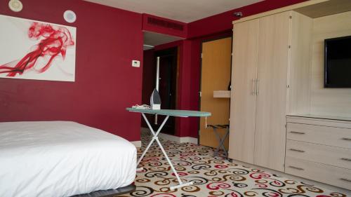 Postel nebo postele na pokoji v ubytování Downtown Grand Hotel & Casino