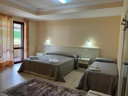 Ένα ή περισσότερα κρεβάτια σε δωμάτιο στο Residenza Domus Aurea Tropea- Vista Mare