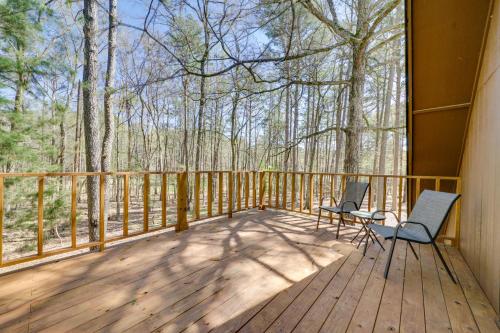 Μπαλκόνι ή βεράντα στο Cabin with Private Hot Tub 2 Mi to Broken Bow Lake!