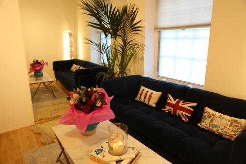 a living room with a black couch and a table at Cosy Stay Soho London in London