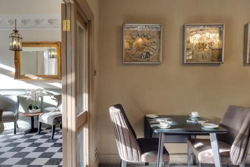 a dining room with a table and chairs at Stone Villa Chester in Chester