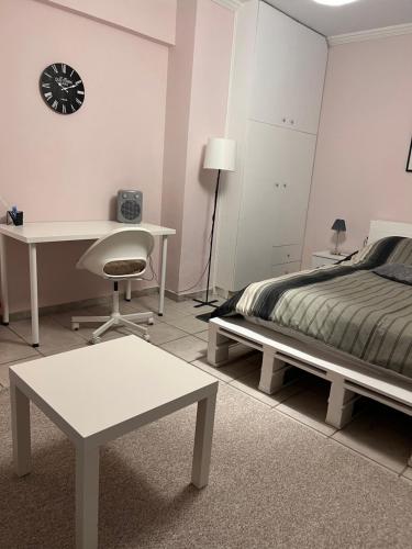 Cozy Apartment in Neos Kosmos