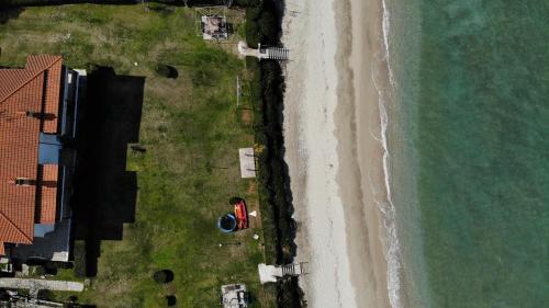 Gallery image of Take Me To The Sea - Beachfront, Starlink in Polykhrono