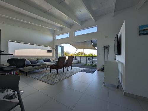 TV a/nebo společenská místnost v ubytování 116m² SeaView TopLuxury Apart, Bay & Mountain View