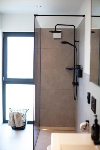 a bathroom with a shower with a glass door at Siebenschläfer Appartements in Eging am See
