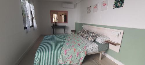 A bed or beds in a room at Ca Na Sareta Petfriendly