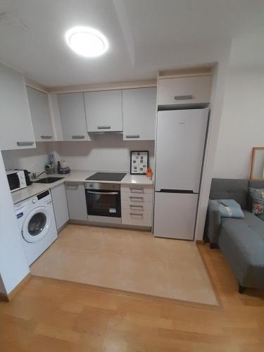 a small kitchen with a refrigerator and a washing machine at IM80 in Montroig