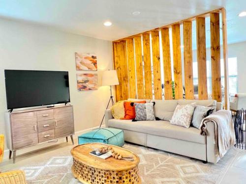 a living room with a couch and a flat screen tv at New Relaxing Family Home - Perfect Choice in Great Neighborhood - Spacious in San Antonio