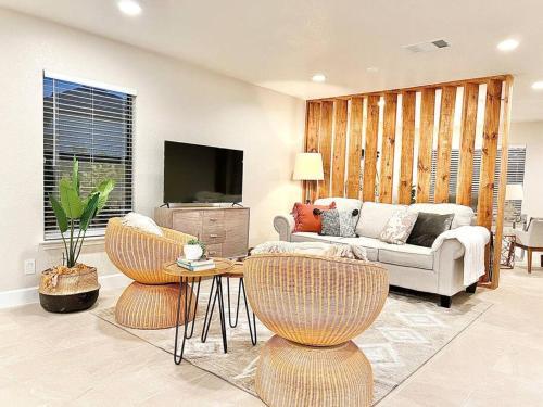 a living room with a couch and a tv at New Relaxing Family Home - Perfect Choice in Great Neighborhood - Spacious in San Antonio