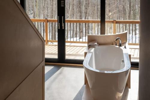 Gambar di galeri bagi Cabin Zoobox 47 di Eastman