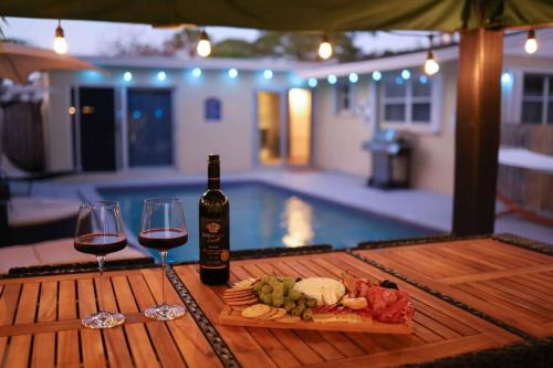 Bebidas en Serenity Retreat PoolSpa BBQ WorkSpace WiFi 3Bdrm