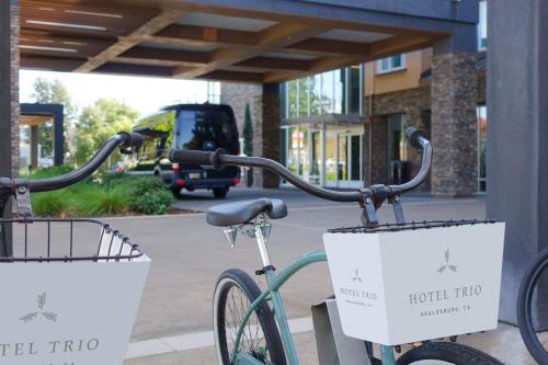 Hotel Trio Healdsburgの敷地内または近くで楽しめるサイクリング