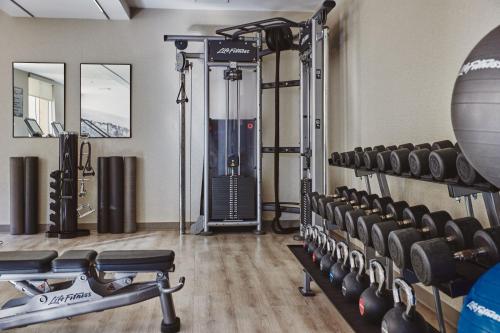 Hotel Trio Healdsburgにあるフィットネスセンターまたはフィットネス設備