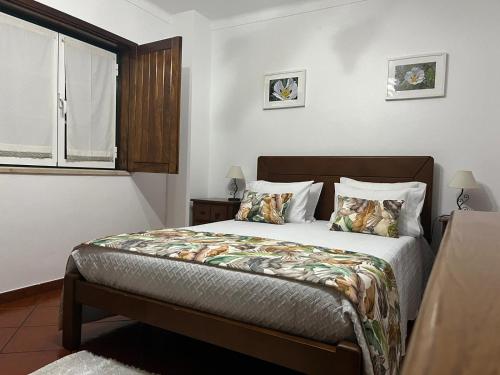 Un pat sau paturi într-o cameră la Lugar do Sonho Guest House