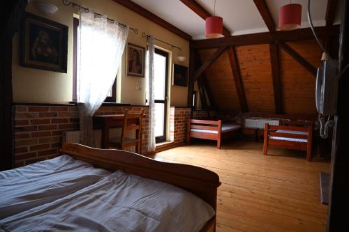מיטה או מיטות בחדר ב-Mazurskie Uroczysko