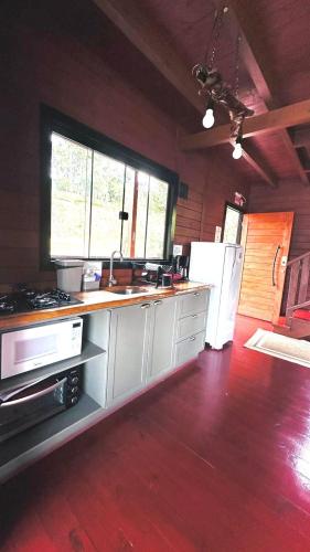 Dapur atau dapur kecil di Chalé Aconchego - Pousada Cachoeira da Neve