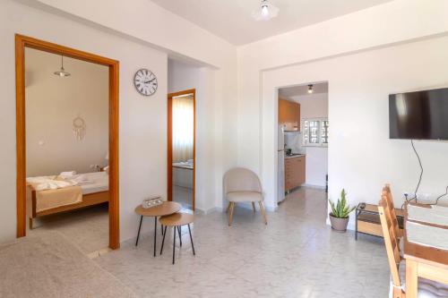 Televisyen dan/atau pusat hiburan di Beachside Apartment-2