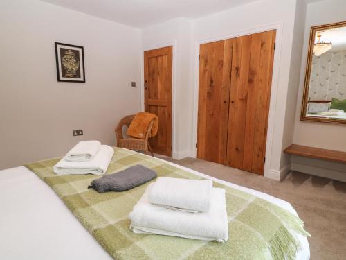 Ένα ή περισσότερα κρεβάτια σε δωμάτιο στο The Loft at Lucott House