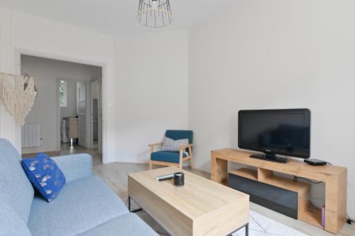 Photo de la galerie de l'établissement Appartement t3 rénové avec jardin, au Creusot