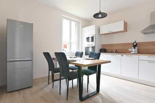 Photo de la galerie de l'établissement Appartement t3 rénové avec jardin, au Creusot