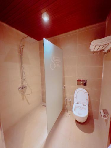 a bathroom with a toilet and a shower at Granada Hotel in An Najaf