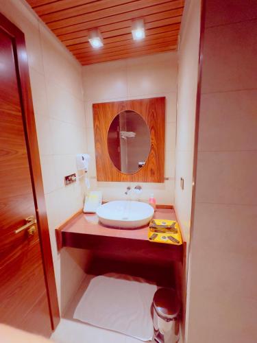 a bathroom with a sink and a mirror at Granada Hotel in An Najaf