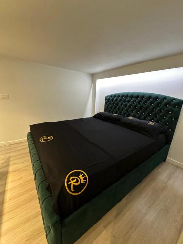 Ένα ή περισσότερα κρεβάτια σε δωμάτιο στο Rent Room 2 Rolandi Apartments