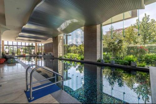 a swimming pool in the middle of a building at Olivo Apartment HP - Sur in Mexico City