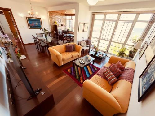 a living room with two couches and a table at Refùgio Vista Oceânica in Salvador