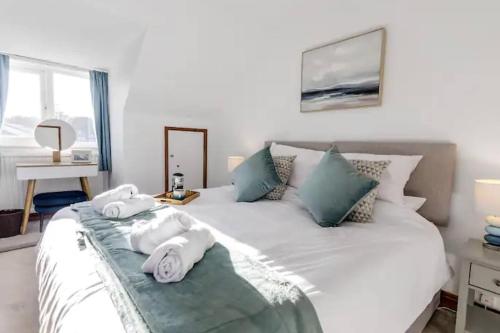 a bedroom with a bed with towels on it at Turnstones - Seaside Home - Free Street Parking in Sheringham