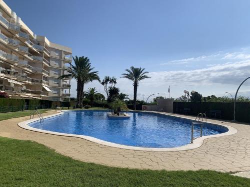 Apartamento frente a la piscina