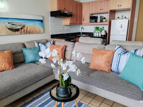 Η κουζίνα ή μικρή κουζίνα στο OCEAN WHISPER I - Back up power, 2 Adults & 2 Kids, Sea facing