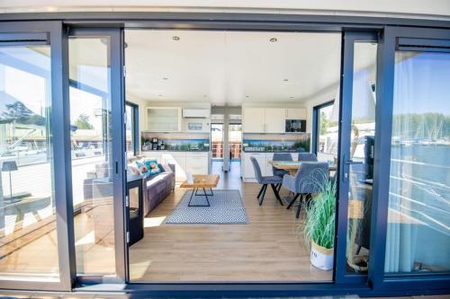 a living room and dining room with sliding glass doors at Hausboot Träumerei - LP3 in Peenemünde