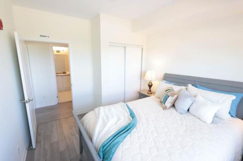 Foto dalla galleria di Luxurious Condo Apartment 2BRs-1BAs-1Office with free parking a Brampton