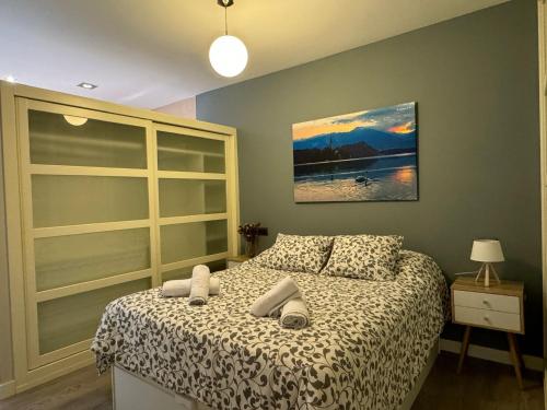 a bedroom with a bed with towels on it at Apartamento Mirador de la Muralla in Córdoba