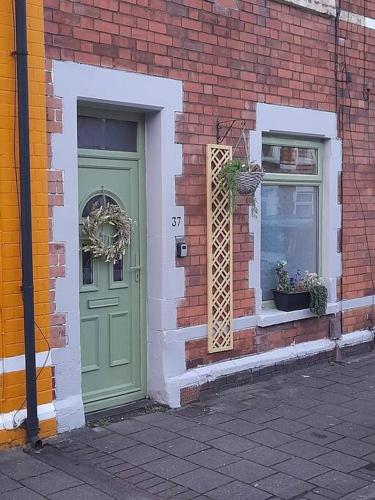 #02 Just the Splott Sleeps 6- 8mins to Stadium - " Perfect for Contractors and Families - Free Parking" photo 13