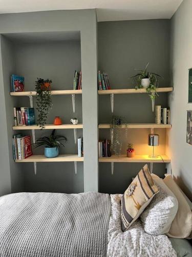 #02 Just the Splott Sleeps 6- 8mins to Stadium - " Perfect for Contractors and Families - Free Parking" photo 14