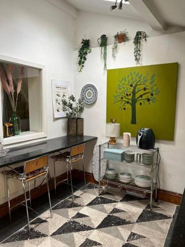 #02 Just the Splott Sleeps 6- 8mins to Stadium - " Perfect for Contractors and Families - Free Parking" photo 5