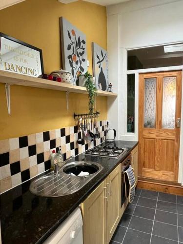 #02 Just the Splott Sleeps 6- 8mins to Stadium - " Perfect for Contractors and Families - Free Parking" photo 25