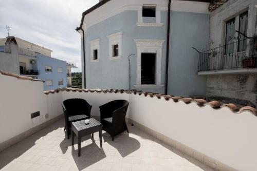 two chairs sitting on the balcony of a building at Edificio 15 House Elite in Rodi Garganico