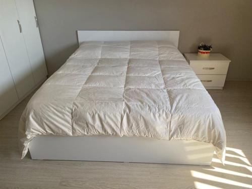 Cama ou camas em um quarto em Ohrid's guest house