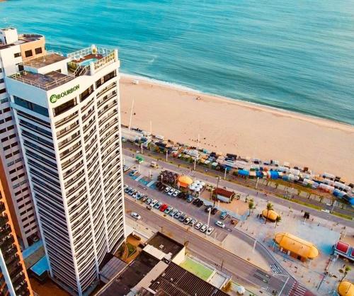 an aerial view of a beach and a tall building at Hotel na Beira Mar de Fortaleza - Vista Mar in Fortaleza