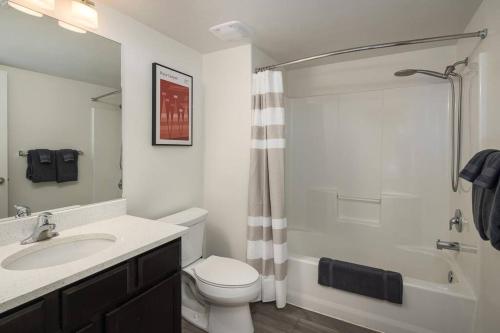 Ένα μπάνιο στο 6K Top Floor Moab RedCliff Condo, POOL & HOT TUB