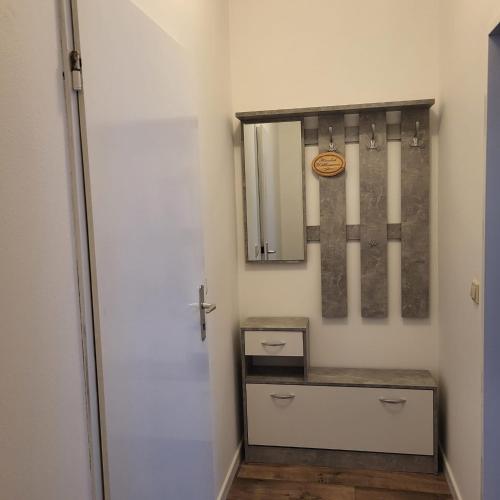 a room with a door and a drawer and a mirror at Gemütliche Appartement in Bad Oeynhausen