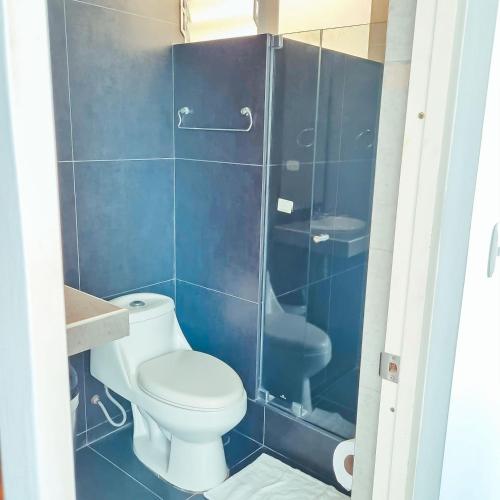 Ένα μπάνιο στο Hotel Costa Sur