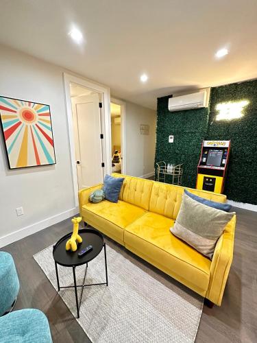 Ruang duduk di Ultimate NYC Experience 3 bedroom with Game