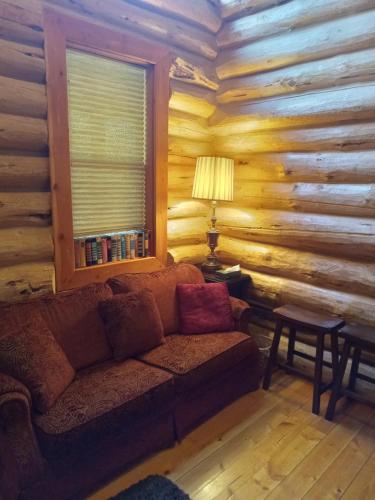 Χώρος καθιστικού στο Hearthstone Elegant Lodge