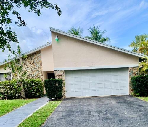Pool House in Tropical Miami photo 8