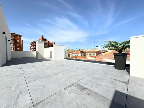 vista dal tetto di un edificio di Apartamentos Mk77 - Identia Sport a León